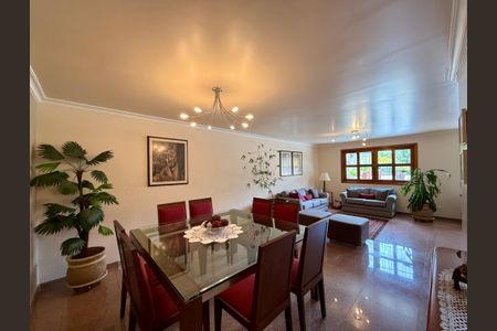 Casa à venda com 329m², 4 quartos e 3 vagas Casa à venda com 329m², 4 quartos e 3 vagasSala