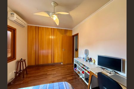 Casa à venda com 329m², 4 quartos e 3 vagas Casa à venda com 329m², 4 quartos e 3 vagasQuarto 2