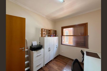 Casa à venda com 329m², 4 quartos e 3 vagas Casa à venda com 329m², 4 quartos e 3 vagasQuarto 3