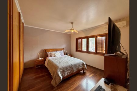 Casa à venda com 329m², 4 quartos e 3 vagas Casa à venda com 329m², 4 quartos e 3 vagasSuíte