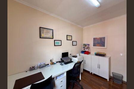 Casa à venda com 329m², 4 quartos e 3 vagas Casa à venda com 329m², 4 quartos e 3 vagasQuarto 3