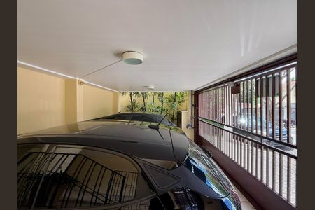 Casa à venda com 329m², 4 quartos e 3 vagas Casa à venda com 329m², 4 quartos e 3 vagasGaragem