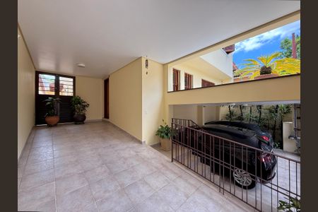 Casa à venda com 329m², 4 quartos e 3 vagas Casa à venda com 329m², 4 quartos e 3 vagasGaragem