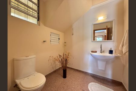 Casa à venda com 329m², 4 quartos e 3 vagas Casa à venda com 329m², 4 quartos e 3 vagasLavabo