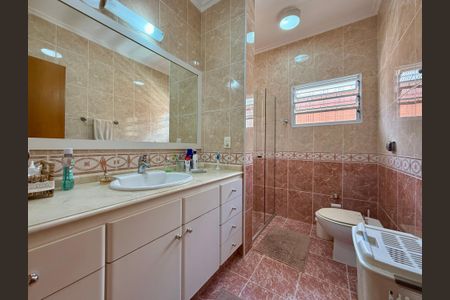 Casa à venda com 329m², 4 quartos e 3 vagas Casa à venda com 329m², 4 quartos e 3 vagasBanheiro Suíte