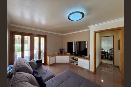 Casa à venda com 329m², 4 quartos e 3 vagas Casa à venda com 329m², 4 quartos e 3 vagasSala