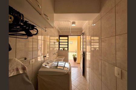 Casa à venda com 329m², 4 quartos e 3 vagas Casa à venda com 329m², 4 quartos e 3 vagasÁrea de Serviço