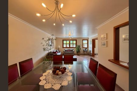 Casa à venda com 329m², 4 quartos e 3 vagas Casa à venda com 329m², 4 quartos e 3 vagasSala