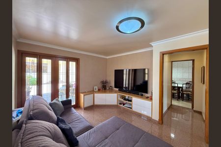 Casa à venda com 329m², 4 quartos e 3 vagas Casa à venda com 329m², 4 quartos e 3 vagasSala