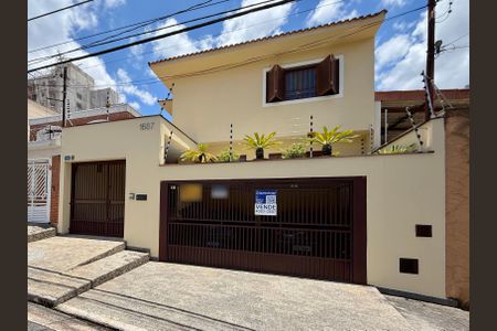 Casa à venda com 329m², 4 quartos e 3 vagas Casa à venda com 329m², 4 quartos e 3 vagasFachada