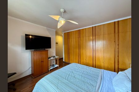 Casa à venda com 329m², 4 quartos e 3 vagas Casa à venda com 329m², 4 quartos e 3 vagasSuíte