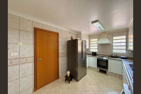 Casa à venda com 329m², 4 quartos e 3 vagas Casa à venda com 329m², 4 quartos e 3 vagasCozinha