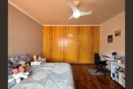 Casa à venda com 329m², 4 quartos e 3 vagas Casa à venda com 329m², 4 quartos e 3 vagasQuarto 1