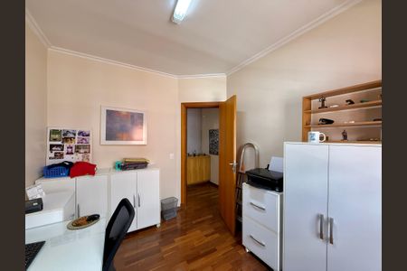 Casa à venda com 329m², 4 quartos e 3 vagas Casa à venda com 329m², 4 quartos e 3 vagasQuarto 3