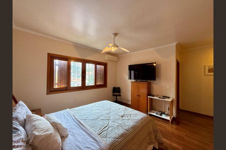 Casa à venda com 329m², 4 quartos e 3 vagas Casa à venda com 329m², 4 quartos e 3 vagasSuíte