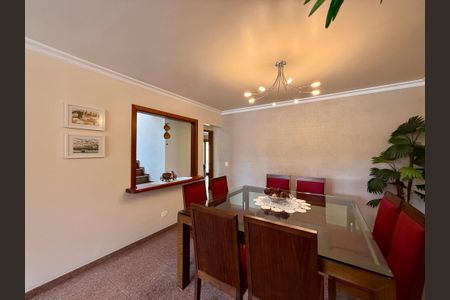 Casa à venda com 329m², 4 quartos e 3 vagas Casa à venda com 329m², 4 quartos e 3 vagasSala