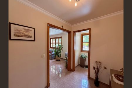 Casa à venda com 329m², 4 quartos e 3 vagas Casa à venda com 329m², 4 quartos e 3 vagasEntrada Casa