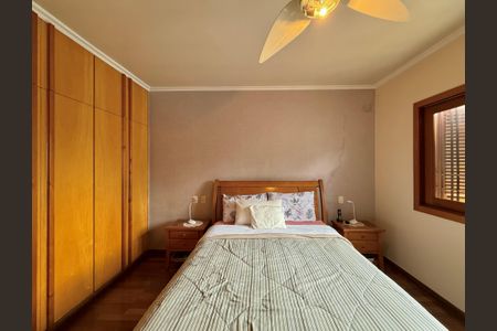 Casa à venda com 329m², 4 quartos e 3 vagas Casa à venda com 329m², 4 quartos e 3 vagasSuíte