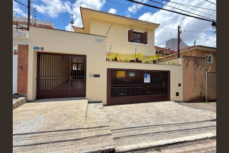 Casa à venda com 329m², 4 quartos e 3 vagas Casa à venda com 329m², 4 quartos e 3 vagasFachada