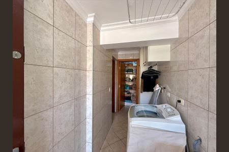 Casa à venda com 329m², 4 quartos e 3 vagas Casa à venda com 329m², 4 quartos e 3 vagasÁrea de Serviço