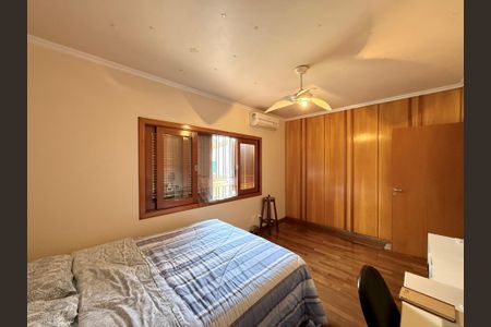 Casa à venda com 329m², 4 quartos e 3 vagas Casa à venda com 329m², 4 quartos e 3 vagasQuarto 2