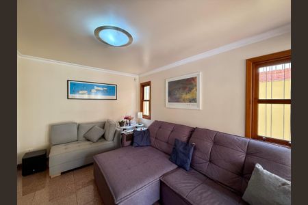 Casa à venda com 329m², 4 quartos e 3 vagas Casa à venda com 329m², 4 quartos e 3 vagasSala