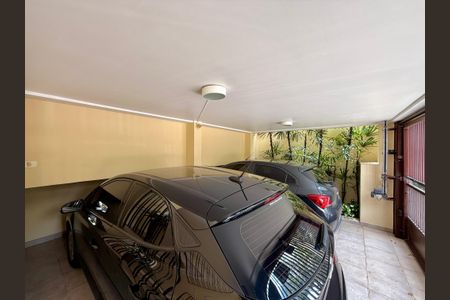 Casa à venda com 329m², 4 quartos e 3 vagas Casa à venda com 329m², 4 quartos e 3 vagasGaragem