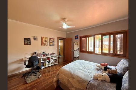 Casa à venda com 329m², 4 quartos e 3 vagas Casa à venda com 329m², 4 quartos e 3 vagasQuarto 1