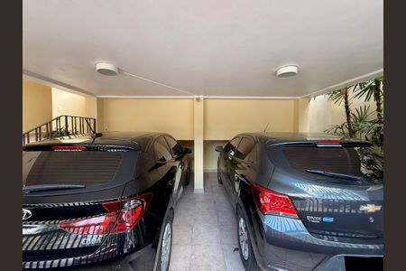 Casa à venda com 329m², 4 quartos e 3 vagas Casa à venda com 329m², 4 quartos e 3 vagasGaragem