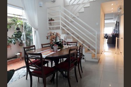 Casa à venda com 217m², 3 quartos e 3 vagas