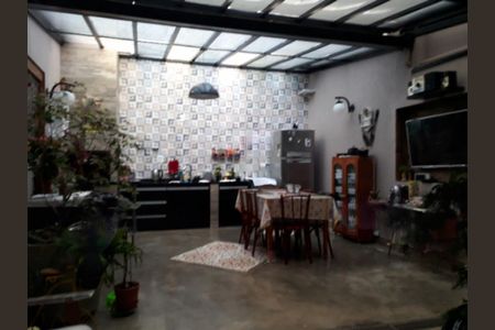 Casa à venda com 217m², 3 quartos e 3 vagas