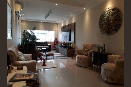 Casa à venda com 217m², 3 quartos e 3 vagas