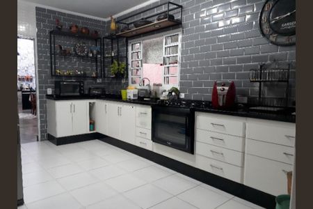 Casa à venda com 217m², 3 quartos e 3 vagas