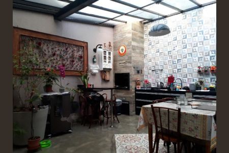 Casa à venda com 217m², 3 quartos e 3 vagas