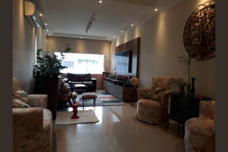 Casa à venda com 217m², 3 quartos e 3 vagas