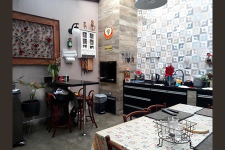 Casa à venda com 217m², 3 quartos e 3 vagas