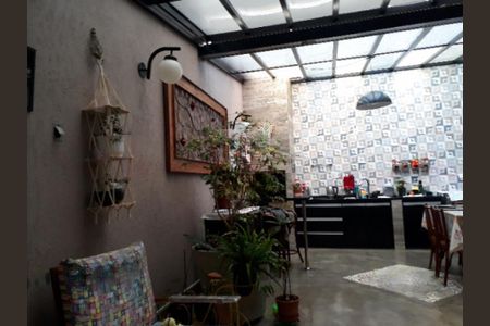 Casa à venda com 217m², 3 quartos e 3 vagas