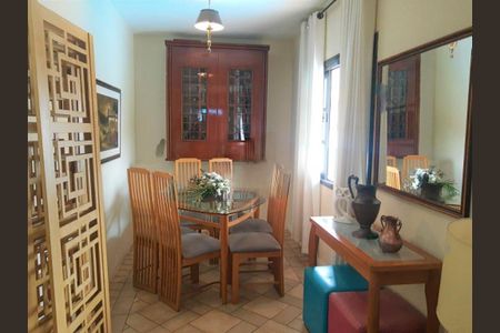 Casa à venda com 296m², 4 quartos e 4 vagas