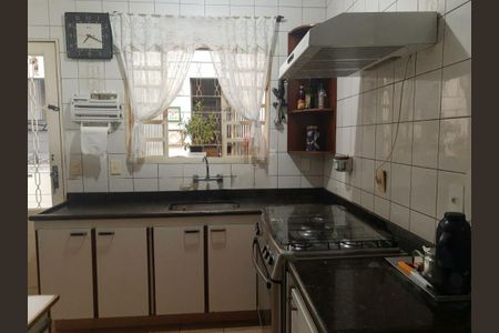 Casa à venda com 296m², 4 quartos e 4 vagas