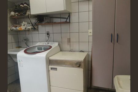 Casa à venda com 296m², 4 quartos e 4 vagas