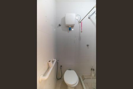 Casa à venda com 360m², 6 quartos e 4 vagas Casa à venda com 360m², 6 quartos e 4 vagasBanheiro de serviço