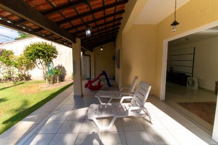 Casa à venda com 360m², 6 quartos e 4 vagas Casa à venda com 360m², 6 quartos e 4 vagasVaranda da Sala