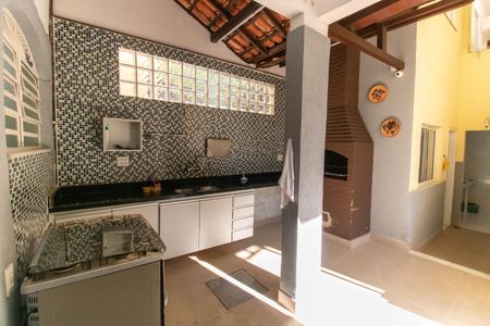 Casa à venda com 360m², 6 quartos e 4 vagas Casa à venda com 360m², 6 quartos e 4 vagasÁrea externa