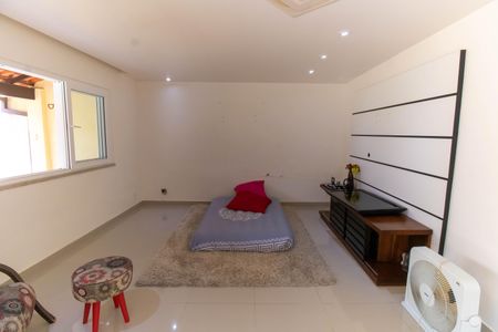 Casa à venda com 360m², 6 quartos e 4 vagas Casa à venda com 360m², 6 quartos e 4 vagasSala