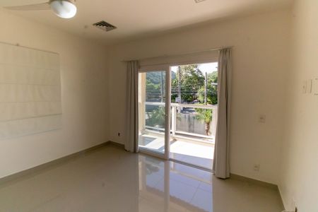 Casa à venda com 360m², 6 quartos e 4 vagas Casa à venda com 360m², 6 quartos e 4 vagasQuarto 3