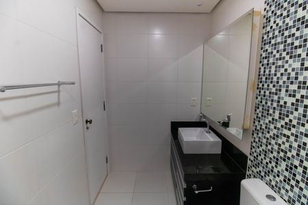 Casa à venda com 360m², 6 quartos e 4 vagas Casa à venda com 360m², 6 quartos e 4 vagasBanheiro Social 1