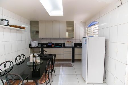 Casa à venda com 360m², 6 quartos e 4 vagas Casa à venda com 360m², 6 quartos e 4 vagasCozinha