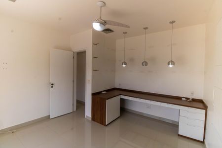 Casa à venda com 360m², 6 quartos e 4 vagas Casa à venda com 360m², 6 quartos e 4 vagasQuarto 3