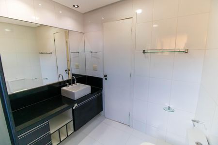 Casa à venda com 360m², 6 quartos e 4 vagas Casa à venda com 360m², 6 quartos e 4 vagasBanheiro da Suíte