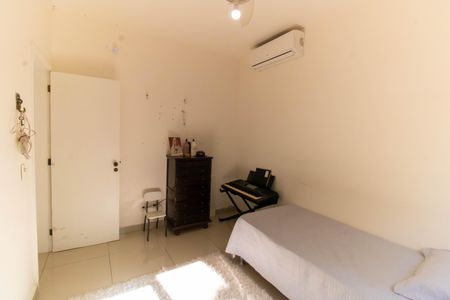 Casa à venda com 360m², 6 quartos e 4 vagas Casa à venda com 360m², 6 quartos e 4 vagasQuarto 1